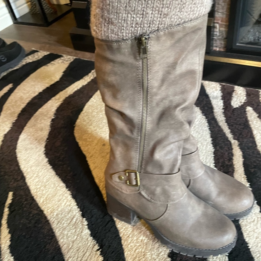 tan boots origin china size 8 1/2 minimal wear .
